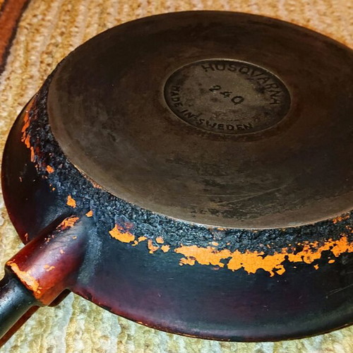 Husqvarna 240 cast iron pan like new