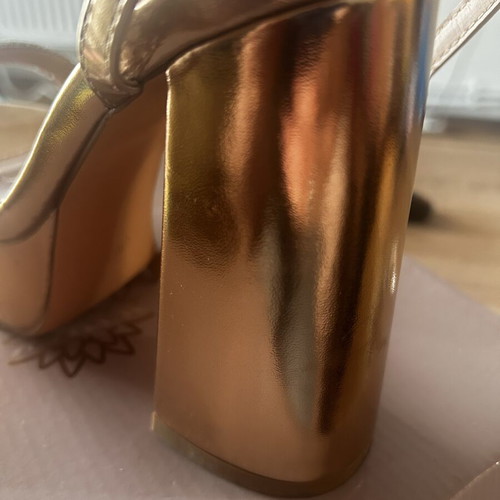 Franchesca Moretti sandals size 36 used, rose gold