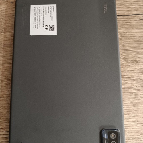 Tcl 10-inch tablet like new with case charger and screen protector