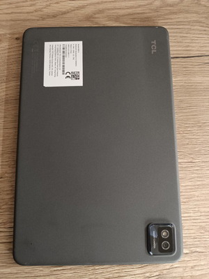Tcl 10-inch tablet like new with case charger and screen protector