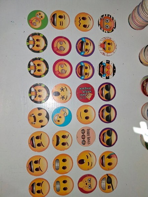 Chipicao Emoji Caps 2018 like new, set of 32