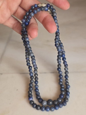 Double strand necklace with lapis lazuli stone like new, blue-gray