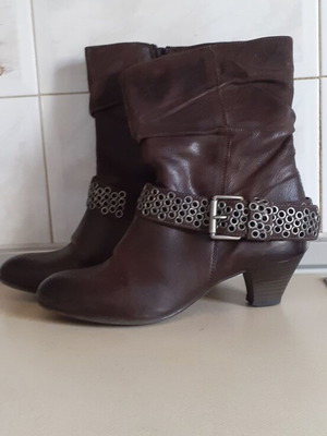 Leather ankle boots brown like new, size 36.5