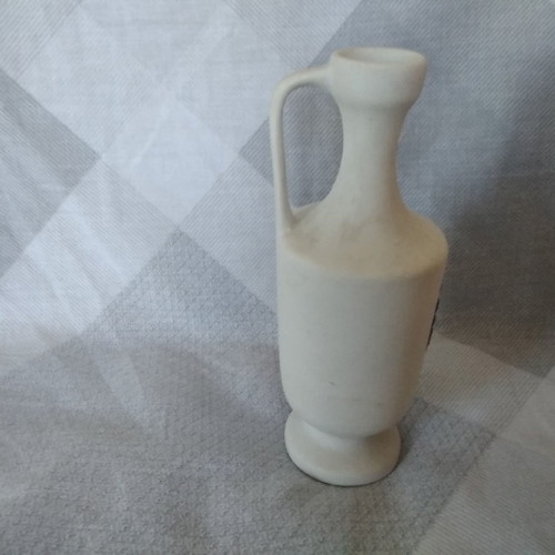 Amphora kanataki used with two silver peacocks, 16 cm height