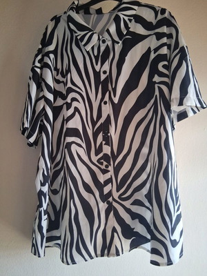 Short-sleeve shirt like new, black and white, size XXXL