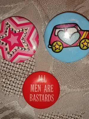 Κονκάρδες σαν καινούργιες, τρεις πολύχρωμες χαριτωμένες