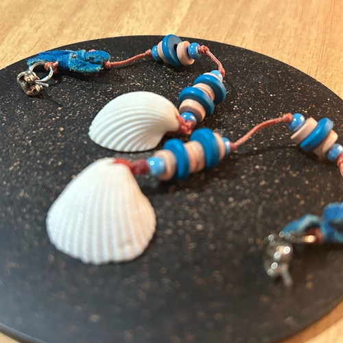 Dangling shell earrings with beads new
