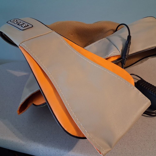Neck Massage Device like new with heating for home and car
