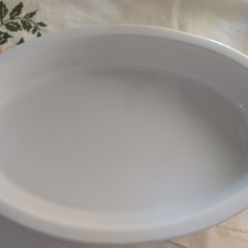 Oval White Ovenproof Serving Dish porcelain ceramic like new