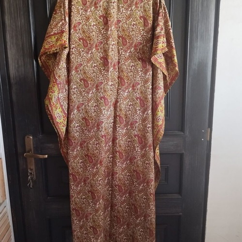 Kaftan with paisley pattern