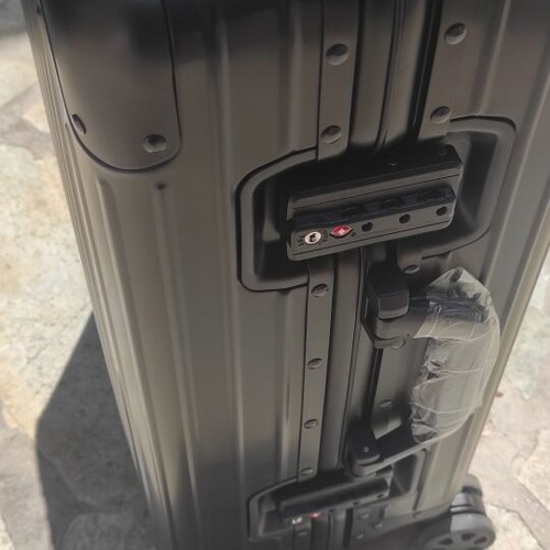 Riigid V2 20" Carry-On Suitcase new, black, removable wheels