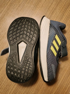 Παιδικά αθλητικά Adidas σε άριστη κατάσταση, μέγεθος 22, μπλε και πράσινα