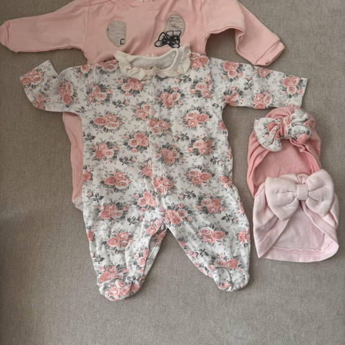 Baby rompers 0-3 months with hats like new, set