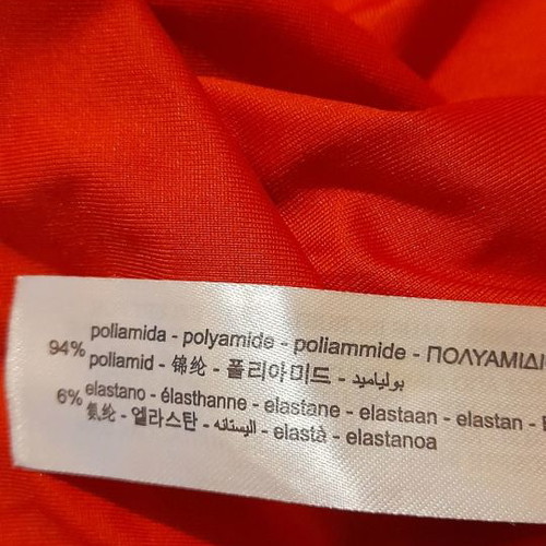 Bershka κόκκινη κοντομάνικη μπλούζα με αλυσίδες από στρασάκια