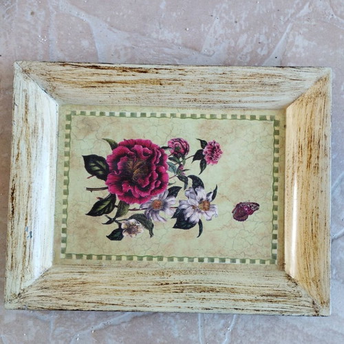 Decorative item used with rose design 17×22