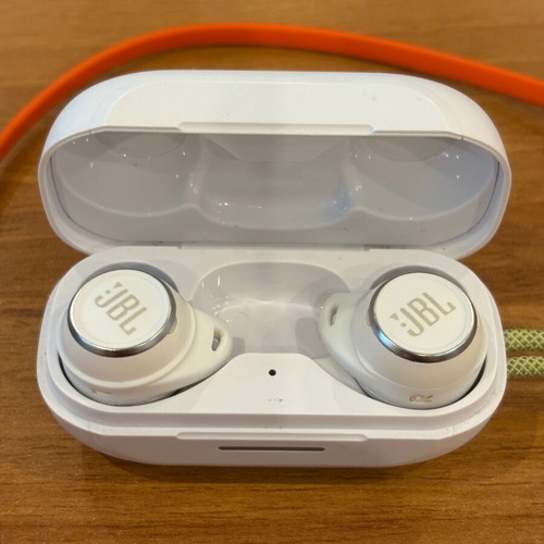 JBL wireless earbuds white like new