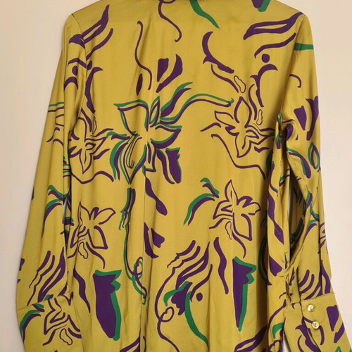 New Age women's shirt like new, olive with silk look