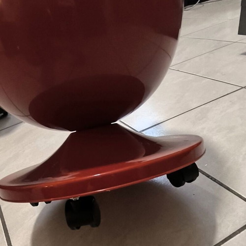 Trash Bin with Foldable Lid and Wheels like new, 20L, glossy red