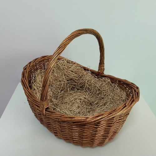 Baskets set of 2 like new, one with handle and one oval