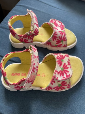 Agatha Ruiz De La Prada sandals like new, size 26, white and pink