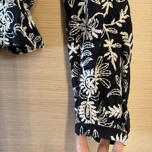 Zara embroidered crop top size M like new, black with white floral