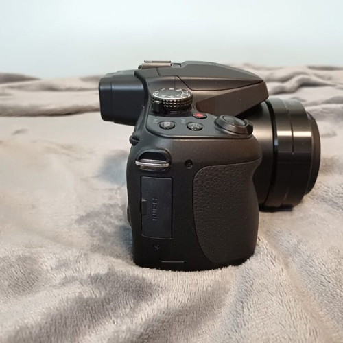 Panasonic Lumix FZ82D camera like new with Sandisc Extreme 64GB SDXC