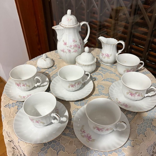Tea set like new with fine floral decoration