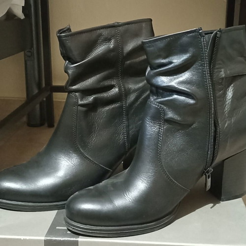 Ragazza leather women's ankle boots black size 40 like new