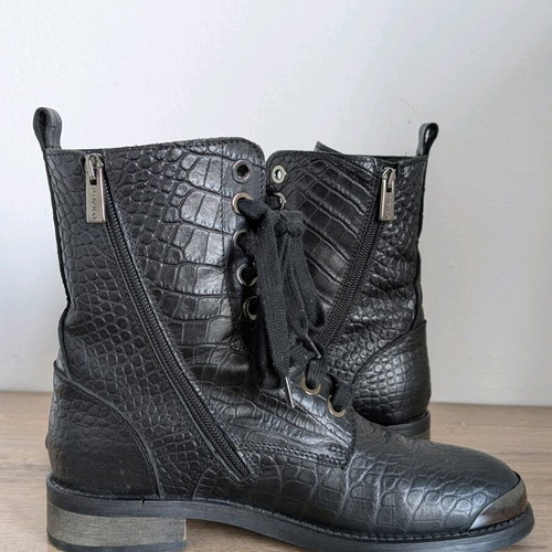 Pinko leather boots size 38 like new, black