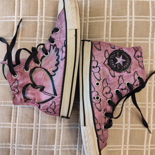 Converse Chuck Taylor High Tops kids used, purple angel hearts, size 33