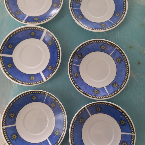 Set of 5 blue coffee cups and 6 saucers