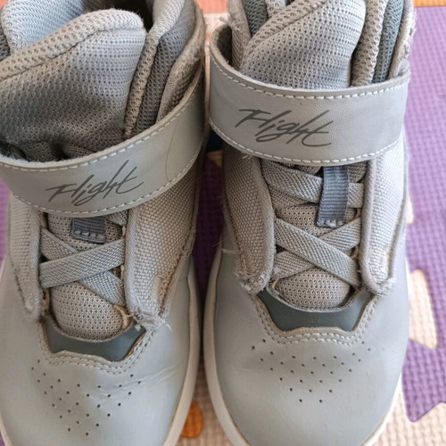 Nike Jordan Max Aura 4 size 30 like new, gray kids' athletic shoes