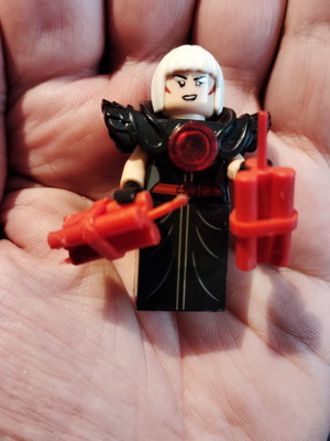 Lego Magpie minifigure used