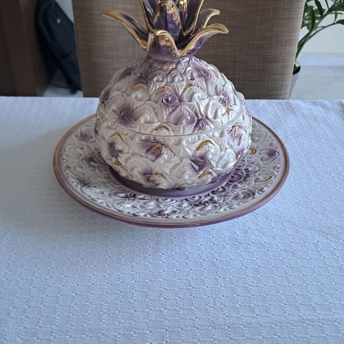 Glass decorative pineapple used