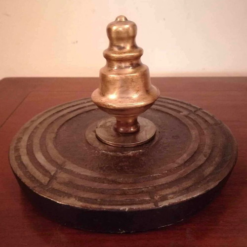 Paperweight used, cast iron and brass, 2 kg
