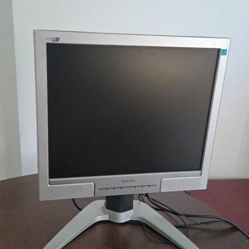 Philips 170B7CS/00 Monitor like new, 17 inch, ergonomic base, USB hub