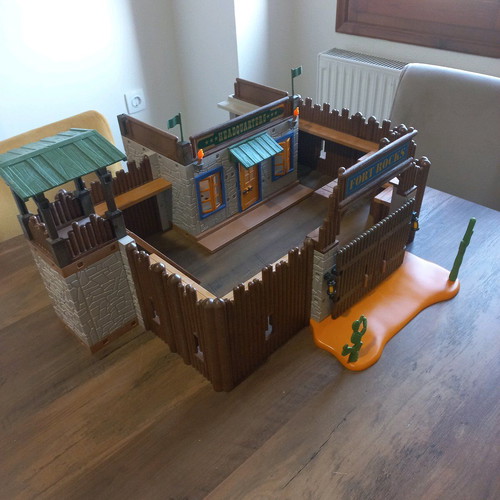 Playmobil Western Fort Rocks 70944 new, complete building