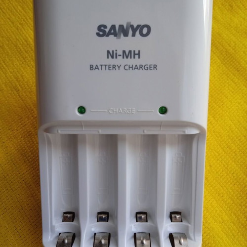 Sanyo Battery Charger NC-MQN04E like new