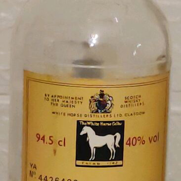 White Horse Whisky collectible bottle like new 94.5cl