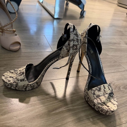 Michael Kors sandal new, size 38.5-39, white and beige