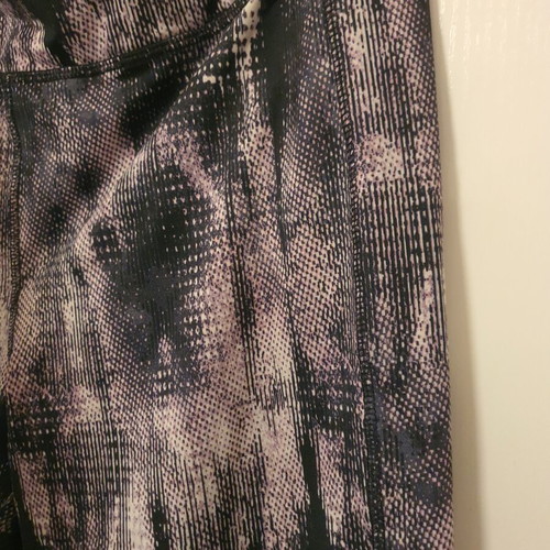 Gym Leggings like new with colorful patterns and mesh details