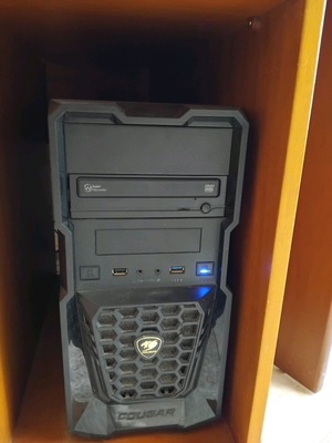 Η/Υ μεταχειρισμένος με πύργο, οθόνη, πληκτρολόγιο, ποντίκι, κάμερα και ηχεία