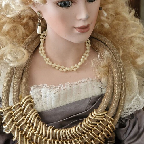 Porcelain Doll Lamp like new, impressive and fully functional