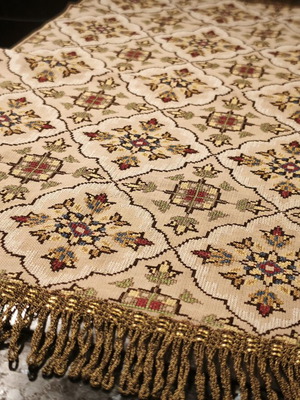 Embroidered table runner like new, handmade, 60x28 cm
