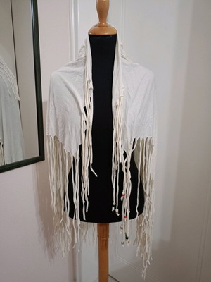 Boho shawl like new, white-cream with fringes