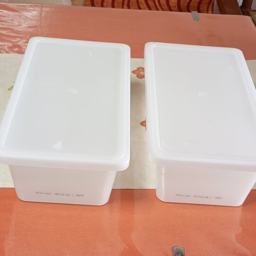 Storage containers like new, 2 large rectangular 29x16