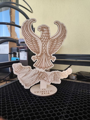 Wooden decorative stand "Ο ΠΟΝΤΟΣ ΖΕΙ" new, handmade laser engraved