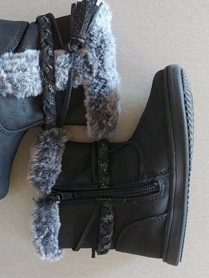 Cupkaces boots used with fur lining size 22 for girl
