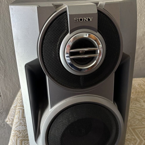 Sony SS-BX5 speakers used, 100+100 watt RMS