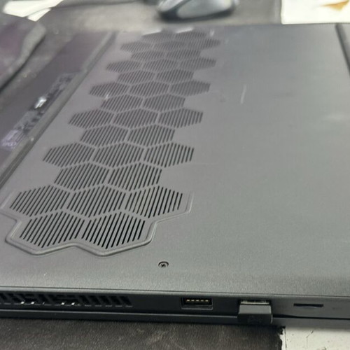 Alienware M17 R3 17.3" i7 10750H 16GB DDR4 1TB NVMe RTX2070 used, moderate battery